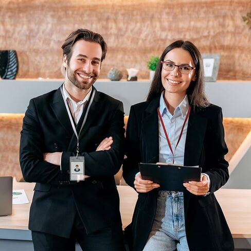 50 قطعة من حامل الشارات الرأسي الشفاف، حاملات شارات بلاستيكية للحبال مع سحاب مقاوم للماء قابل للإغلاق، حاملات شارات الاسم لـ RFID/القرب/مسح الشارة/بطاقات الائتمان، 4.75 × 2.6 بوصة in Kuwait