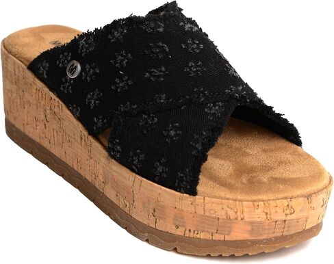 Minnetonka Women's Posey Sandal in Saudi Arabia