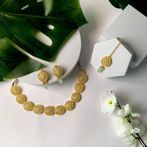 مجموعة مجوهرات الزفاف الهندية من I Jewels مصنوعة يدويًا من قلادة من اللؤلؤ مع أقراط ومجموعة Maang Tikka للنساء والفتيات (ML329) in Kuwait