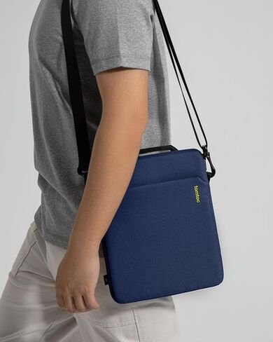 Tomtoc Light-B19 حقيبة كتف iPad Pro M4 2024 رفيعة مقاس 13 بوصة مع تخزين الملحقات، قماش صديق للبيئة، مصممة لجهاز iPad Pro مع لوحة مفاتيح سحرية ولوحة مفاتيح ذكية in Kuwait