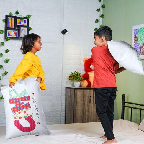 غطاء وسادة Moukeren Camp Friends Girl مطبوع عليه توقيعه، غطاء وسادة للمخيم الصيفي، غطاء وسادة للسفر، غطاء وسادة للسفر للأطفال، حزمة أشياء أساسية وإكسسوارات النوم (العديد من الألوان، قطعة واحدة) in Kuwait