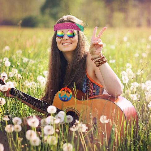 مجموعة أزياء هيبي المكونة من 4 قطع من إكسسوارات ملابس هيبي في الستينيات تتضمن نظارات هيبي وقلادة علامة السلام بألوان قوس قزح وعصابة رأس وأقراط علامة السلام الهبي in Kuwait