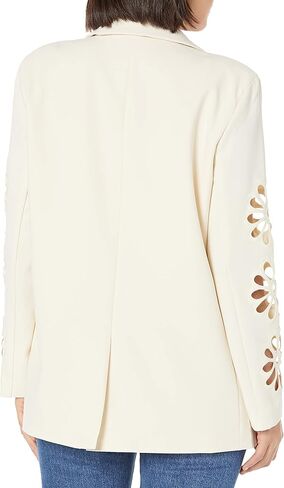 سترة نسائية عادية من BB DAKOTA بتصميم Keep an Eyelet Out in Kuwait