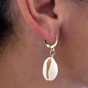 Boho Cowrie Shell Earrings Seashell Drop Earrings Gold Dangle Huggies Earrings Natural Cowrie Earring Summer Beach Earrings Jewelry for Women