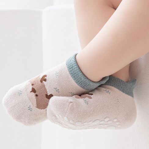 جوارب XiHSiHan للفتيات الصغيرات غير قابلة للانزلاق جوارب قطنية للكاحل للأطفال الصغار جوارب كرتونية مع مقابض 6 أزواج in Kuwait