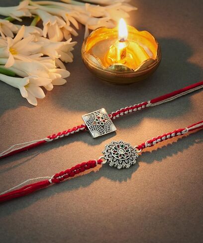 مجموعة من 2 راخي للأخ مع قلادة فضية مؤكسدة للبطاقة لمصمم راكشا باندان خيط راخي لبهايا 02 in Kuwait