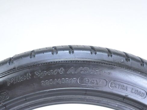 إطار ميشلان بايلوت سبورت A/S 3+ نصف قطري عالي الأداء لجميع المواسم - 225/45R17/XL 94V in Kuwait
