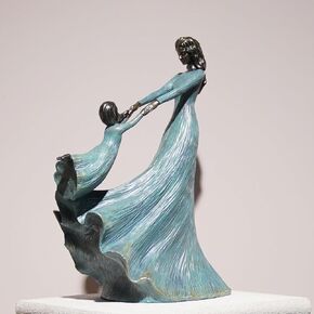 Living Room Decor Collectible Figurines - Mom and Child Playing Ornament, Modern Art Home Decoration Sculpture for Mothers Day Birthday Thanksgiving Office Shelf Bedroom Decor Gift