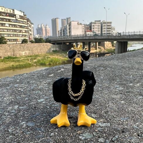 تمثال منحوتة من Finger Duck King Collectibles، تمثال راتنج بطة مضحك مع نظارات تاج صغير وقلادة، ديكور منزلي رائع، ملحقات السيارة مكتب المكتب المنزلي (أسود وأصفر ليموني) in Saudi Arabia
