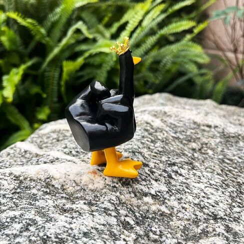 تمثال منحوتة من Finger Duck King Collectibles، تمثال راتنج بطة مضحك مع نظارات تاج صغير وقلادة، ديكور منزلي رائع، ملحقات السيارة مكتب المكتب المنزلي (أسود وأصفر ليموني) in Saudi Arabia