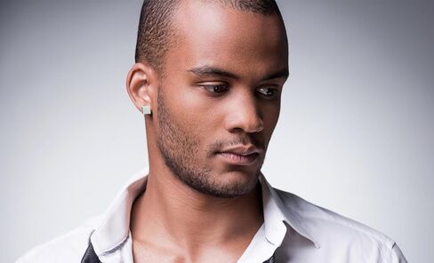 حلق من الفضة الإسترليني للرجال بحلقة زركونيا مكعبة ذات حدود سوداء in Kuwait