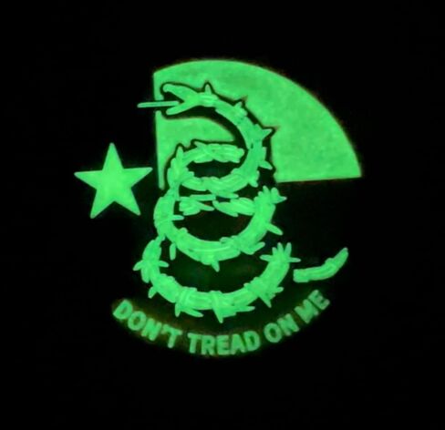 TUFF Texas Don't Tread - رقعة سلكية من البولي فينيل كلوريد مع ميزات متوهجة في الظلام. رقعة PVC مطاطية مقاس 2.5 سم مع مشبك وحلقة تثبيت. رقعة تكساس. الحرية. تتوهج للحصول على نقطة المحافظة الخاصة بك! in Kuwait