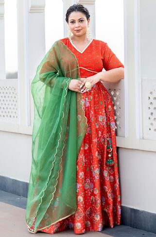 فستان نسائي هندي مقاس كبير من الحرير الكريب البرتقالي مطبوع عليه زهور Lehenga Choli مع وشاح in Kuwait