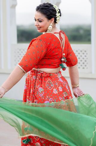 فستان نسائي هندي مقاس كبير من الحرير الكريب البرتقالي مطبوع عليه زهور Lehenga Choli مع وشاح in Kuwait