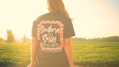 تي شيرت Southern Couture SC Classic Southern & Sassy منذ الولادة للشباب كلاسيكي مناسب - أزرق داكن in Kuwait