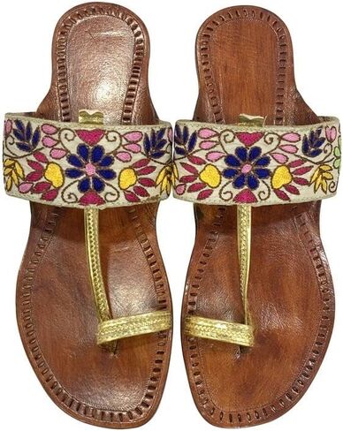 صنادل عمل متعددة الخيوط Kohlapuri Chappals للأحذية النسائية المصنوعة يدويًا من الجلد الناعم الهندي التقليدي in Kuwait