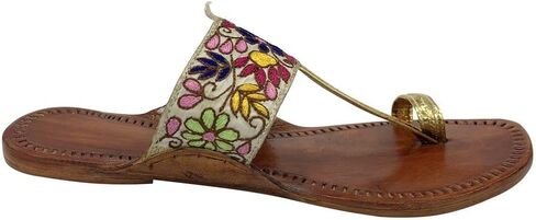 صنادل عمل متعددة الخيوط Kohlapuri Chappals للأحذية النسائية المصنوعة يدويًا من الجلد الناعم الهندي التقليدي in Kuwait