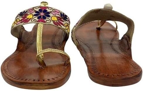 صنادل عمل متعددة الخيوط Kohlapuri Chappals للأحذية النسائية المصنوعة يدويًا من الجلد الناعم الهندي التقليدي in Kuwait