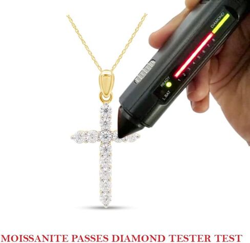 قلادة SAVEARTH DIAMONDS 1 1/10 قيراط مستديرة الشكل من الألماس المويسانتي على شكل صليب من الذهب عيار 14 قيراط فوق مجوهرات من الفضة الاسترليني للنساء مع سلسلة 18 بوصة (لون G-H، وضوح VVS1، 1.10 قيراط) in Kuwait