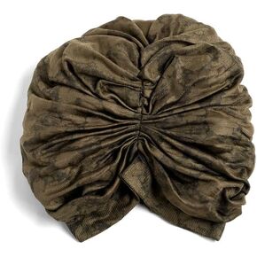 قبعة عمامة عصرية من Coco + Carmen Bohobeanie، مصنوعة من البوليستر والألياف الدقيقة، وزهور الزيتون، وإكسسوارات نسائية in Kuwait