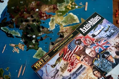 Renegade Game Studios Axis & Allies: الإصدار الثاني لعام 1942 - لعبة لوحة استراتيجية منمنمات الحرب العالمية الثانية، Renegade، للأعمار من 12 عامًا فما فوق، 2-5 لاعبين، 3-4 ساعات in Saudi Arabia