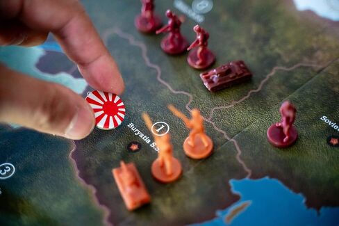 Renegade Game Studios Axis & Allies: الإصدار الثاني لعام 1942 - لعبة لوحة استراتيجية منمنمات الحرب العالمية الثانية، Renegade، للأعمار من 12 عامًا فما فوق، 2-5 لاعبين، 3-4 ساعات in Saudi Arabia
