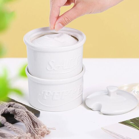 مجموعة هاكاروا المكونة من 2 قبو ملح وفلفل سيراميك مع غطاء وملعقة، أوعية ملح وفلفل قابلة للتكديس 8.5 أونصة، صندوق توابل المطبخ العتيق لأملاح البحر والسكر والأبيض in Kuwait