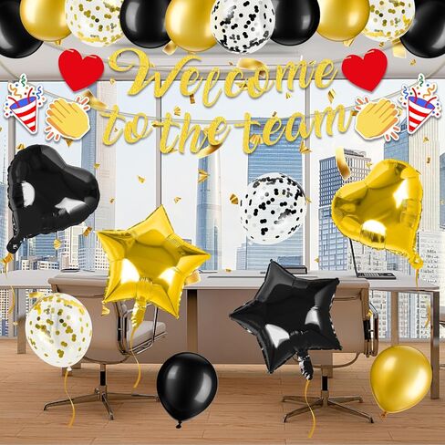 لافتة مرحبًا بك في الفريق، لافتة ترحيب باللون الأسود اللامع للموظف الجديد وزملاء العمل، لافتة بالونات ورقية وديكورات الرايات وديكورات حفلات المكتب وخلفية كشك الصور in Kuwait