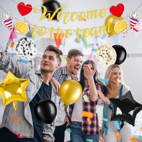 لافتة مرحبًا بك في الفريق، لافتة ترحيب باللون الأسود اللامع للموظف الجديد وزملاء العمل، لافتة بالونات ورقية وديكورات الرايات وديكورات حفلات المكتب وخلفية كشك الصور in Kuwait