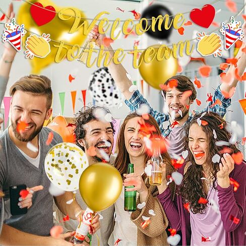 لافتة مرحبًا بك في الفريق، لافتة ترحيب باللون الأسود اللامع للموظف الجديد وزملاء العمل، لافتة بالونات ورقية وديكورات الرايات وديكورات حفلات المكتب وخلفية كشك الصور in Kuwait