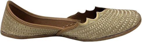 Women's Punjabi Jutti for Ethnic Shoes Soft Mojari Traditional Indian Jooti Leather Sandles Handmade Juti in Kuwait