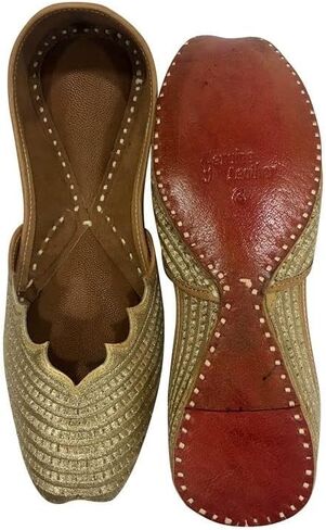 Women's Punjabi Jutti for Ethnic Shoes Soft Mojari Traditional Indian Jooti Leather Sandles Handmade Juti in Kuwait