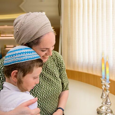 مجموعة هدايا ماجستيك 12 شموع شابات - (SHC2) | شموع شابوس التقليدية المصنوعة يدويًا بدون قطرات مقاس 5.5 بوصة | شمع عالي الجودة | يناسب حاملات الشموع القياسية (المزيج الأبيض) in Kuwait