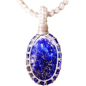 قلادة كريستال مع قلادة حجرية - تميمة لشفاء الشاكرا، مجوهرات مصنوعة يدويًا للجنسين مع حقيبة هدايا، حبل مكرامية أبيض مصنوع يدويًا، حجر كريم طبيعي من الكوارتز الدخاني (عين النمر البني) in Kuwait