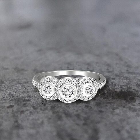 ألماس صديق 3/8 قيراط | ذهب أبيض عيار 10 قيراط | مختبر معتمد من IGI خاتم ألماس هالو 3 حجر | قطع الماس المستديرة الرائعة | جودة GH-SI1 in Kuwait