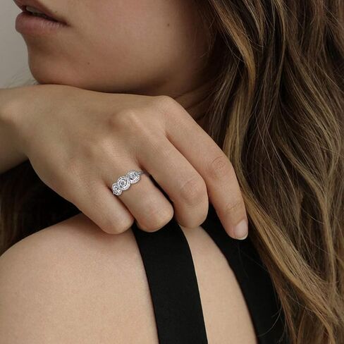 ألماس صديق 3/8 قيراط | ذهب أبيض عيار 10 قيراط | مختبر معتمد من IGI خاتم ألماس هالو 3 حجر | قطع الماس المستديرة الرائعة | جودة GH-SI1 in Kuwait