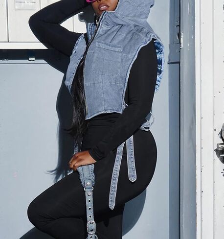 سترة نسائية من Dongfeng من قماش الدنيم المموه المنتفخ بدون أكمام وغطاء للرأس وكتف منسدل مثير ومربوط ومبطن منتفخ in Kuwait