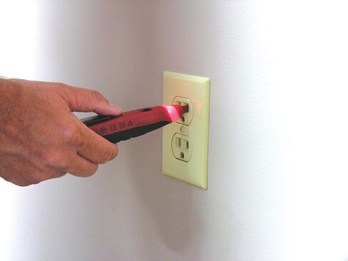 Gardner Bender GVD-3505 Circuit Alert Non-Contact Voltage Tester with Pocket Clip, Red in Saudi Arabia