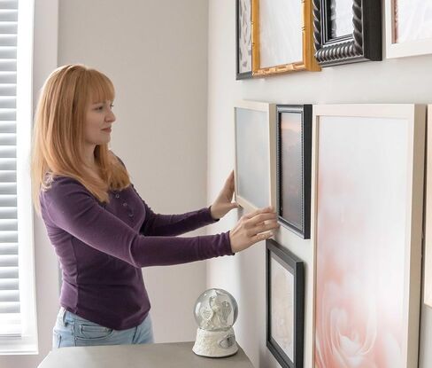 إطار صورة من الخشب الصلب الأسود مقاس 3x4 من Poster Palooza - أكريليك للأشعة فوق البنفسجية، ودعامة من الإسفنج وأدوات تعليق متضمنة - إطار مقاس 3x4 بوصة in Kuwait