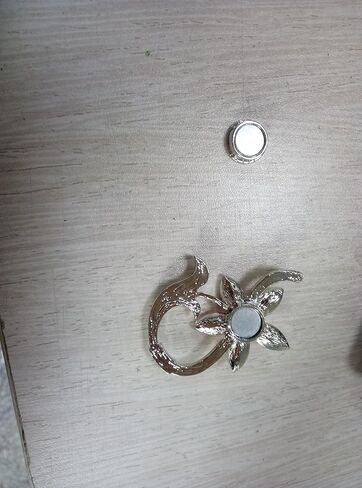 Fashion Gold Plated Flower Eyeglass Holder Brooches Pin in Saudi Arabia