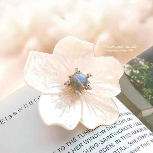 New Year Brooches and Pins for Women with Crystal,Flower Lapel Pin Blossom Brooch Jewelry Gifts,Fashionable Accessories Flower Brooches and Pins for New Year Gift in Saudi Arabia