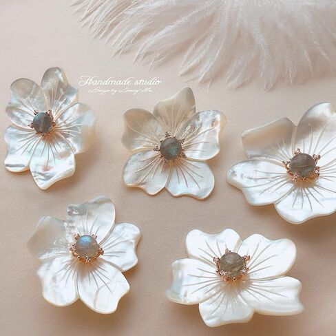 New Year Brooches and Pins for Women with Crystal,Flower Lapel Pin Blossom Brooch Jewelry Gifts,Fashionable Accessories Flower Brooches and Pins for New Year Gift in Saudi Arabia