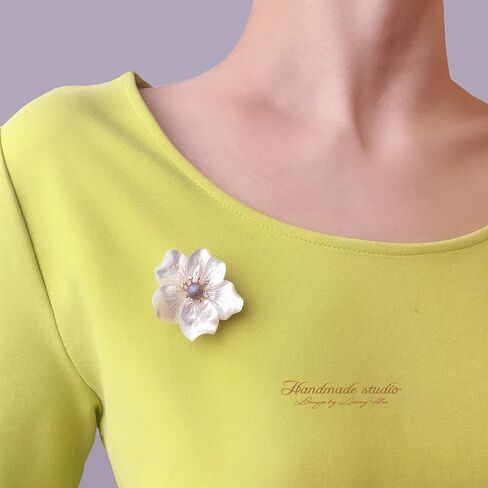 New Year Brooches and Pins for Women with Crystal,Flower Lapel Pin Blossom Brooch Jewelry Gifts,Fashionable Accessories Flower Brooches and Pins for New Year Gift in Saudi Arabia