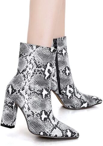 أحذية نسائية مدببة للكاحل مع كعب عريض في حذاء بطبعة جلد الثعبان in Kuwait