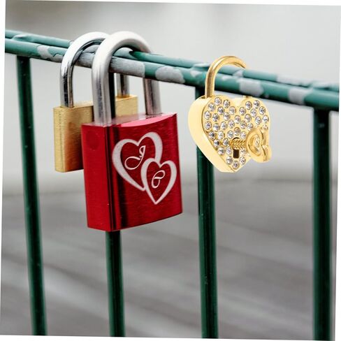 قطعتان من أحجار الراين الذهبية على شكل قلب قفل معدني صغير بمفتاح أقفال أمان قفل من أحجار الراين على شكل قلب تذكار على شكل قلب قفل أمان البنك سبيكة مع مفتاح in Kuwait