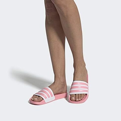 صندل Adilette Shower Slide للنساء من أديداس in Kuwait