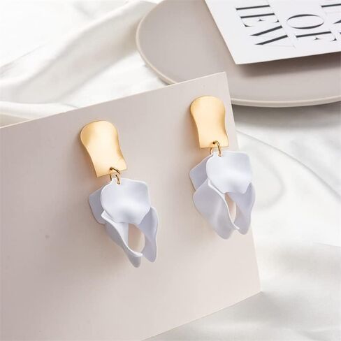 Chic Elegant Boho Red Rose Petal Dangle Resin Earrings Drop Acrylic Tiered Matte Flower Earrings Statement Exaggerated Floral Tassel Earrings for Women Girls in Saudi Arabia