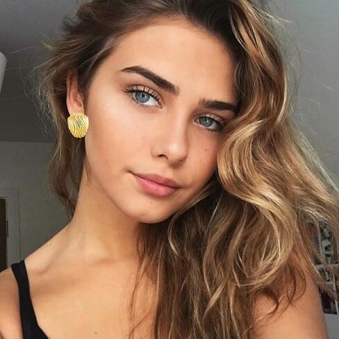 أقراط ذهبية مكتنزة للنساء العصرية، أقراط مموجة مضادة للحساسية، هدية مجوهرات عصرية للنساء والفتيات in Kuwait