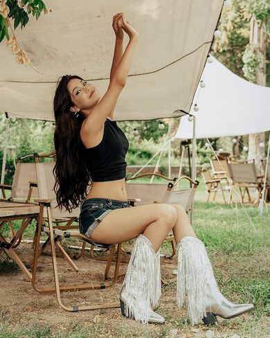 IIimmu هامش أحذية رعاة البقر للنساء راعية البقر المعدنية سباركلي الترتر منتصف العجل كعب مكتنز أشار تو الأحذية سحب على in Kuwait