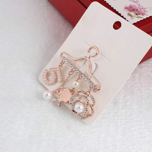 المرأة سيدة شعار بروش دبوس تقليد اللؤلؤ حجر الراين كريستال محظوظ رقم 5 بروش in Kuwait